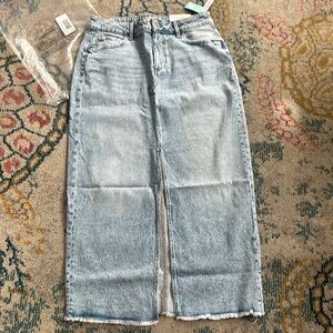 New Maurices Skirt Women’s Sz 10 blue denim stretch cotton 99/1 long slit